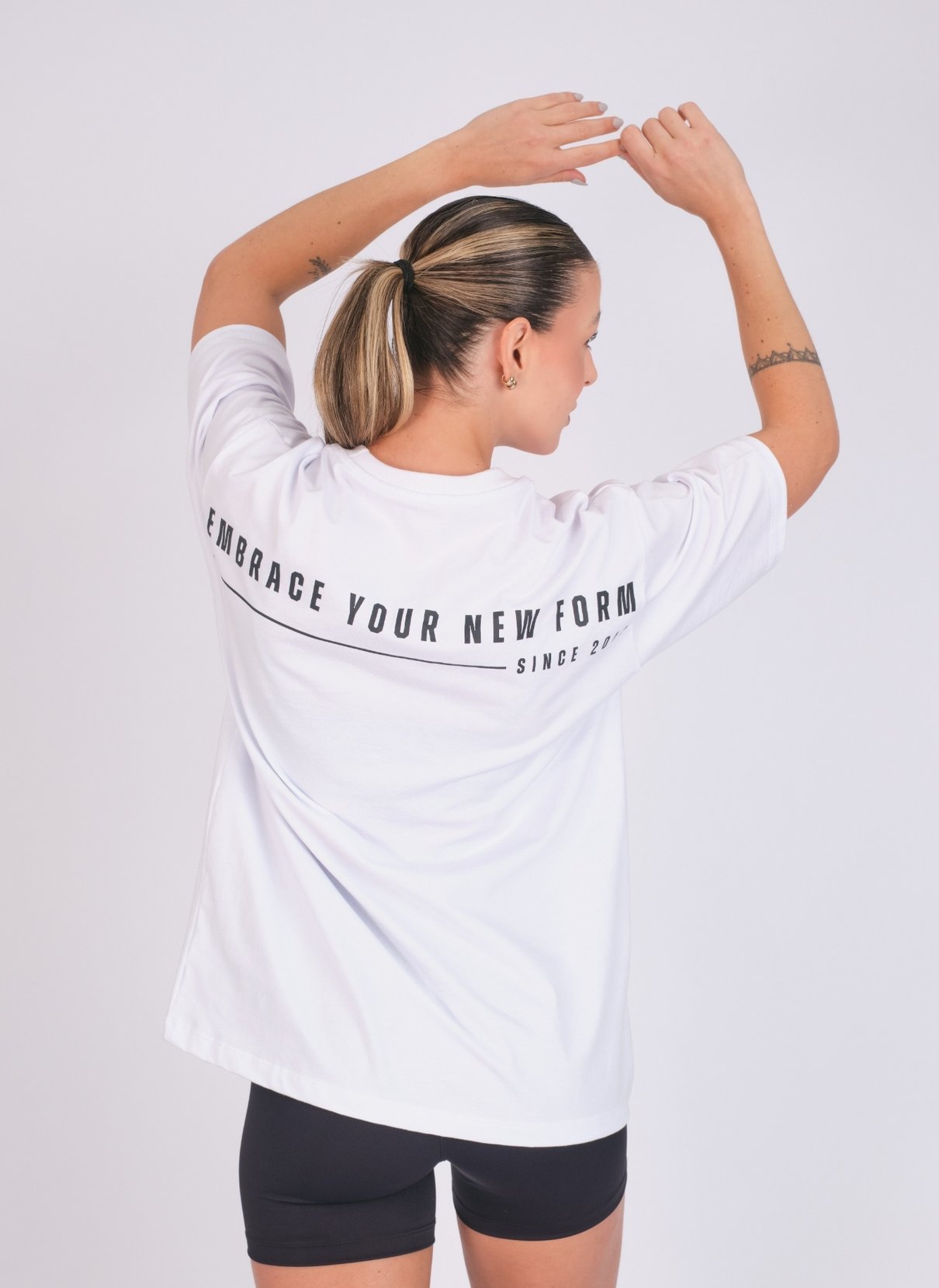 10 camiseta over essential