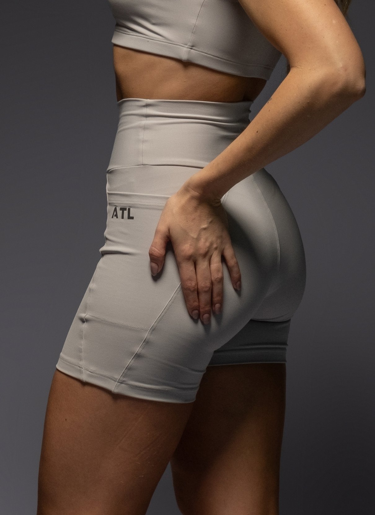 02 shorts run longo 2 0 cinza cromo g